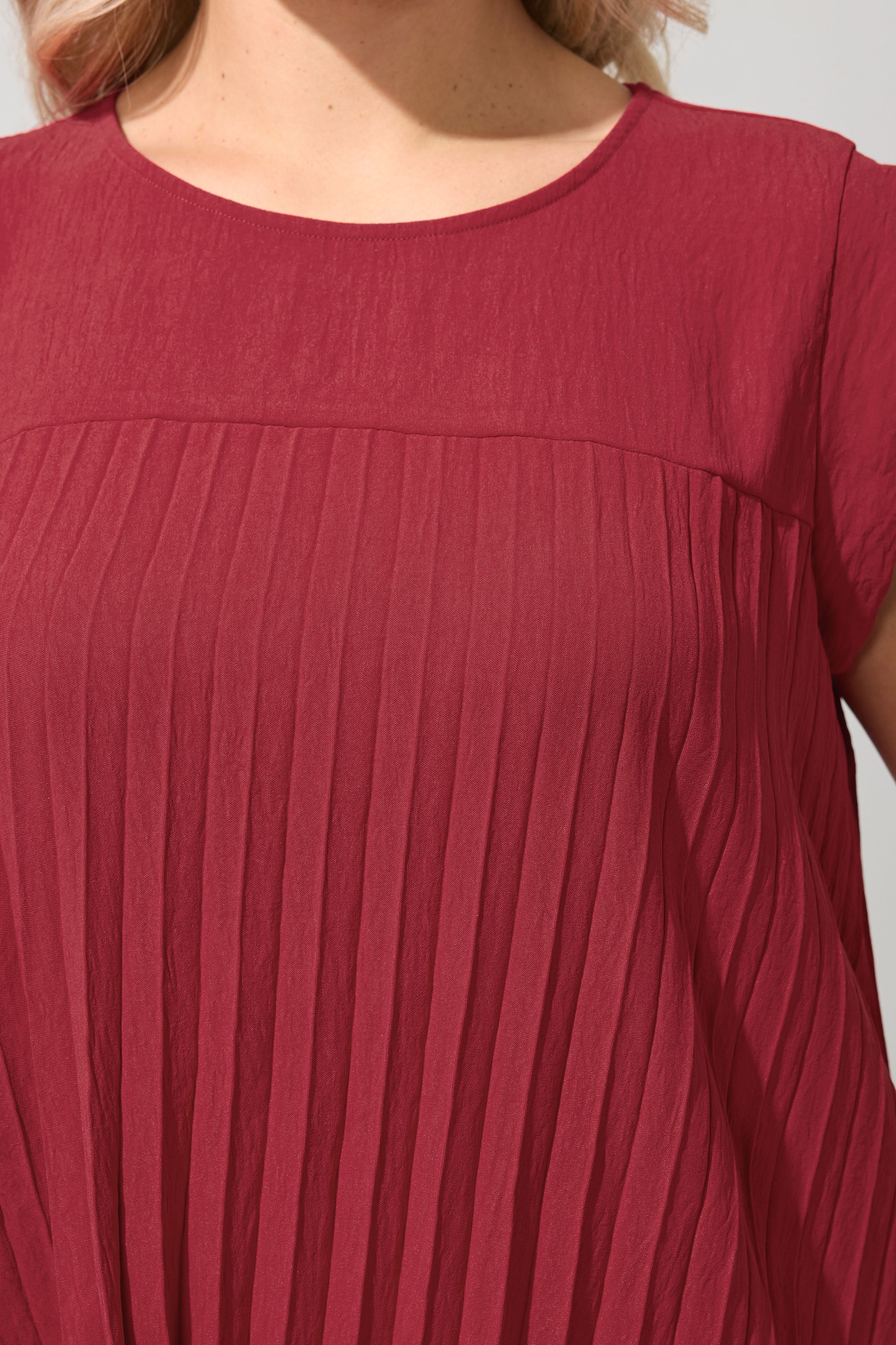YOURS LONDON Plus Size Red Pleated Top | Yours Clothing 4