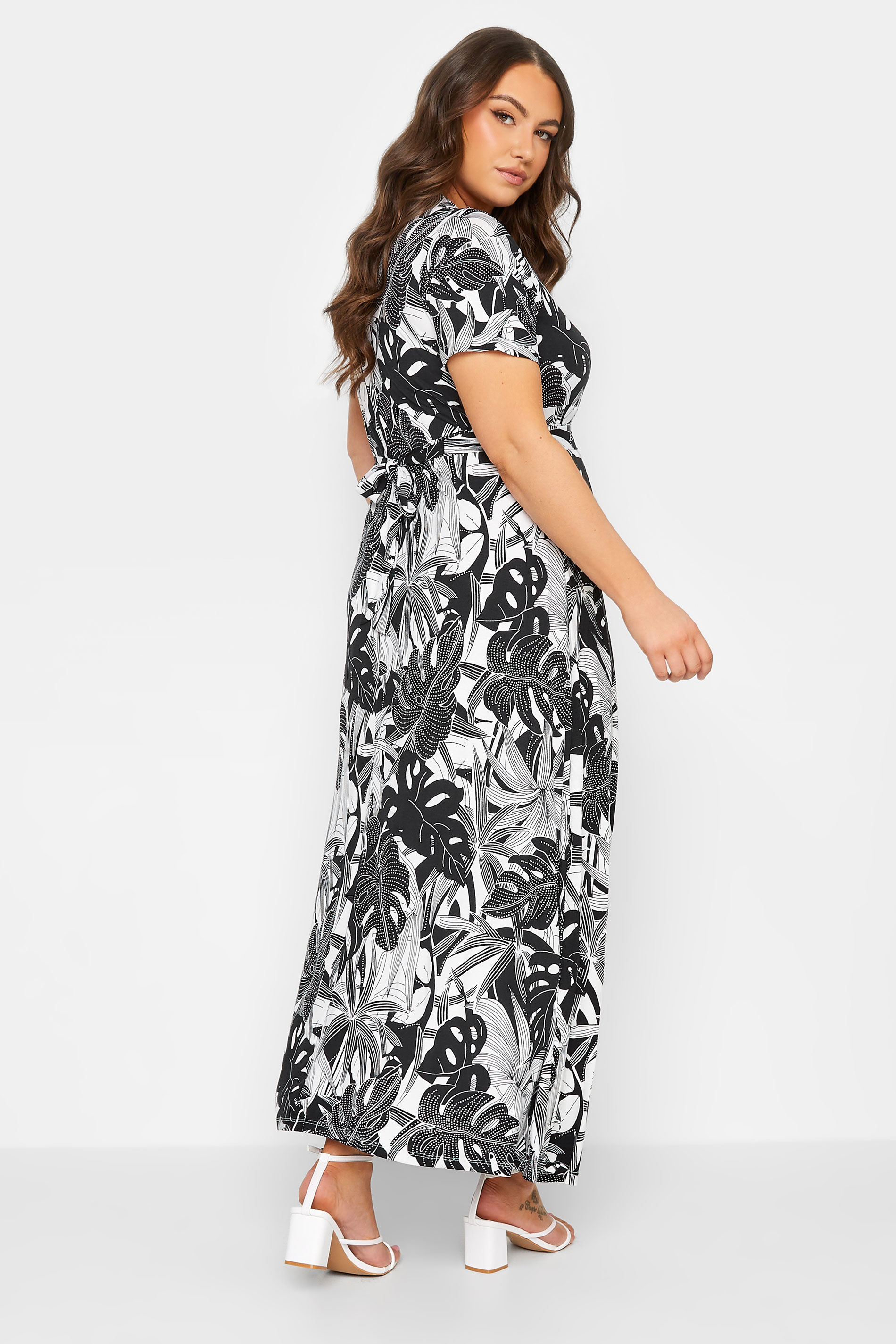 YOURS Plus Size Curve Black & White Floral Leaf Print Front Tie Maxi Dress| Yours Clothing  3