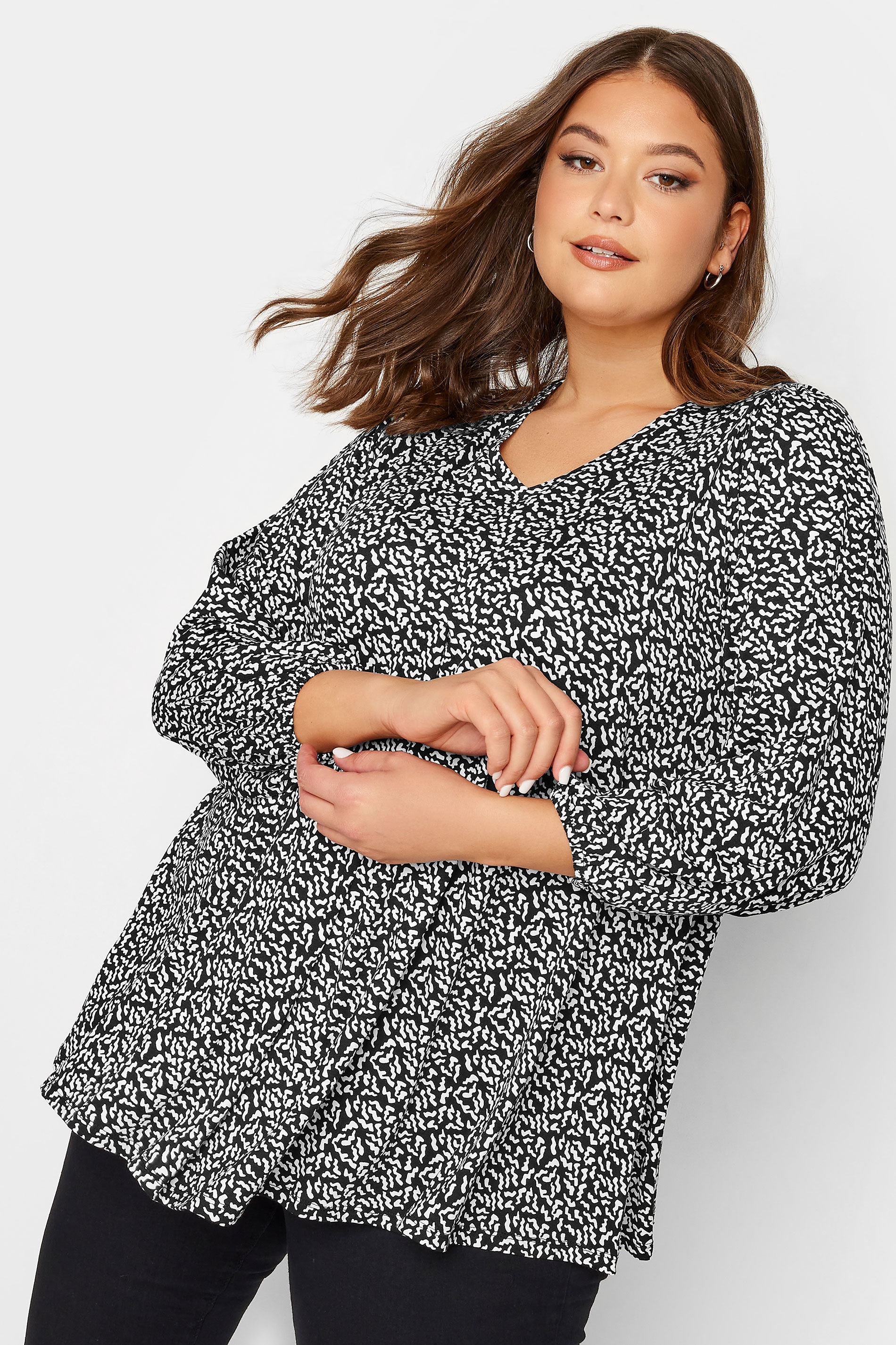 YOURS Plus Size Black Animal Markings Print Balloon Sleeve Top | Yours Clothing 1